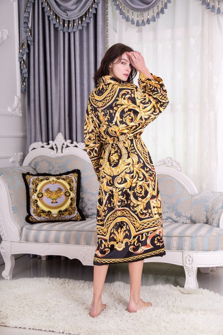 What are the key features of a Versace robe for women